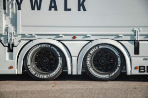 ⑫リア２軸間カバー左右2P