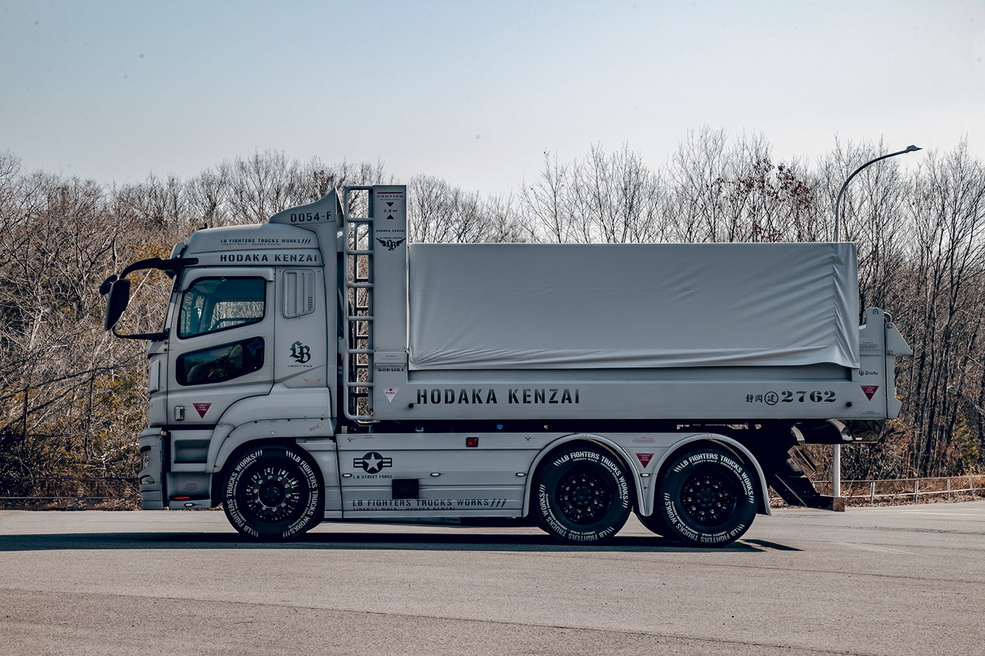 帆高建材様 Mitsubishi FUSO SUPER GREAT - LB Trucks JAPAN