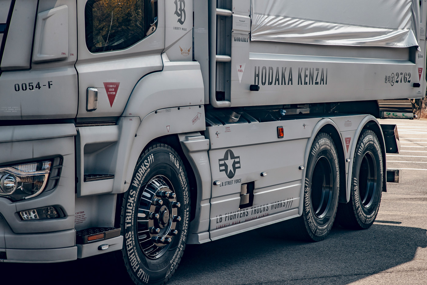 帆高建材様 Mitsubishi FUSO SUPER GREAT - LB Trucks JAPAN